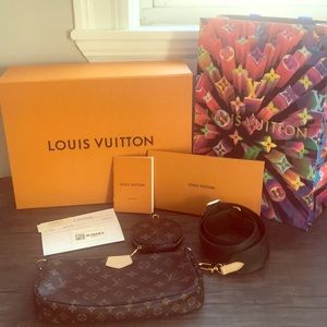 Brand new multi pochette without small pochette